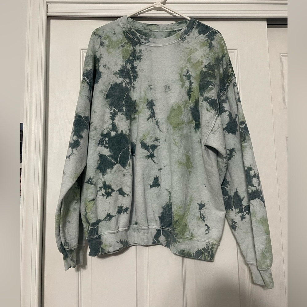 Shades of green crewneck